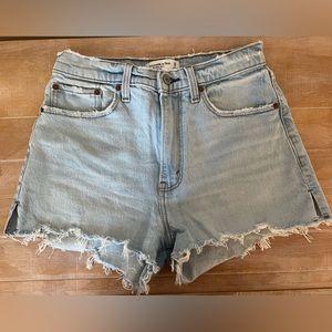 Abercrombie & Fitch Curve Love High Rise 4" Mom Short, Size 26 (or Size 2)